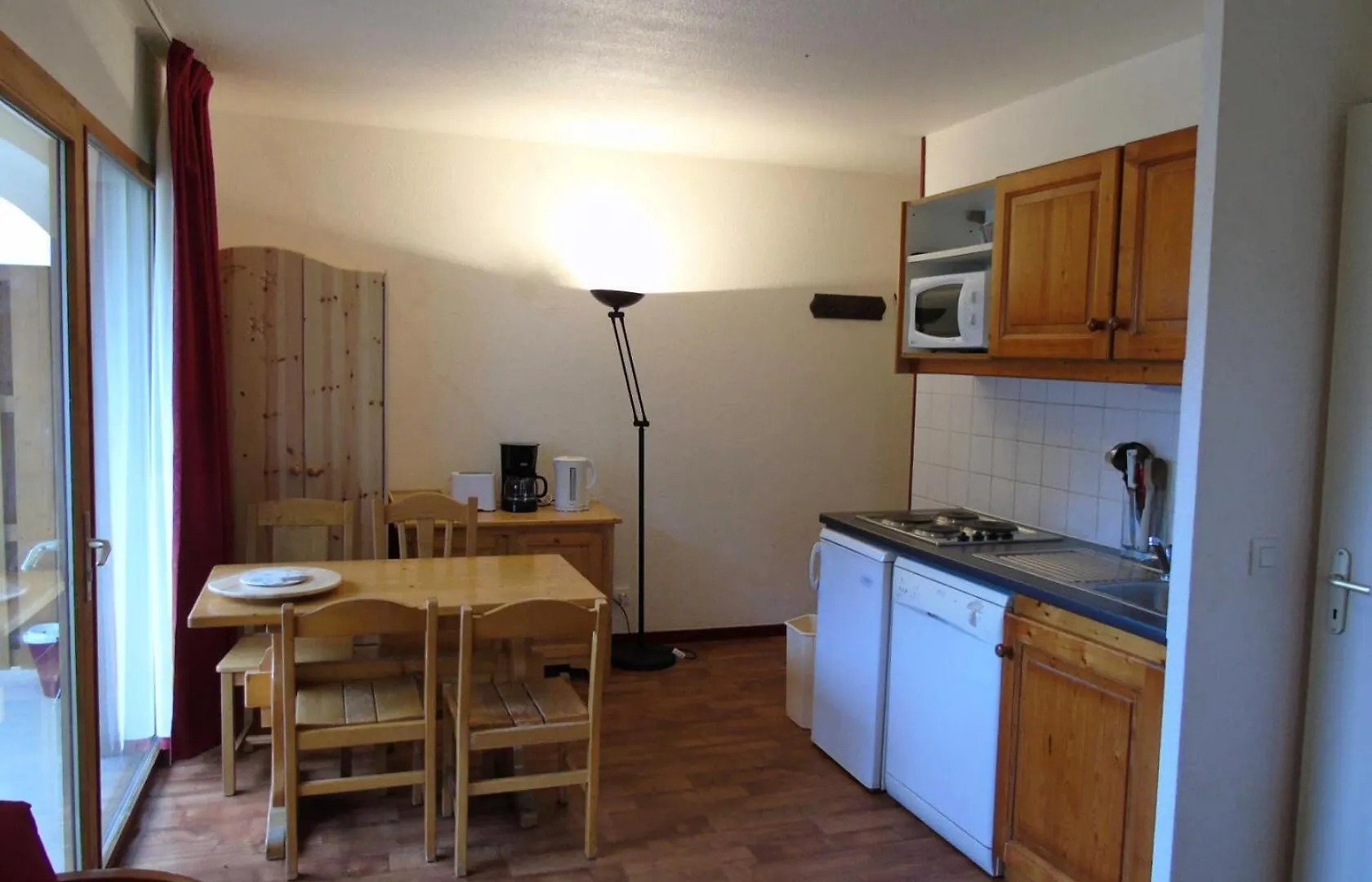 Residence Cheval Blanc - 2 Pieces Pour 4 Personnes Mae-8564 contacts
